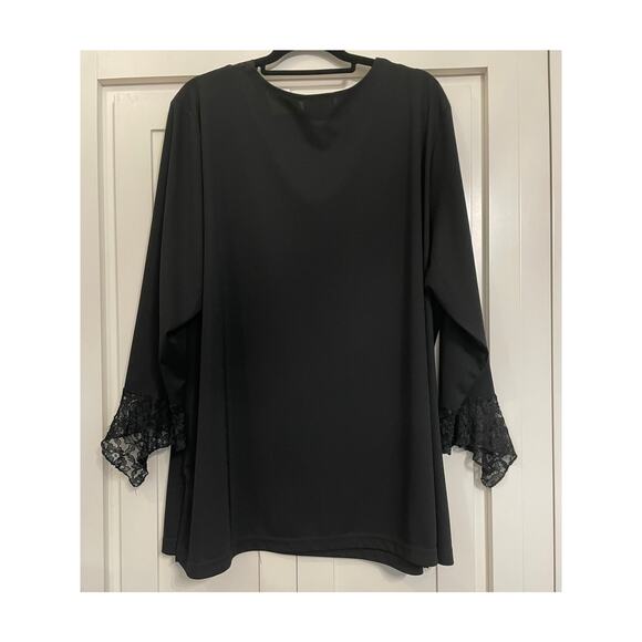 Roaman's Black v neck blouse with lace detail 28W - Picture 2 of 10